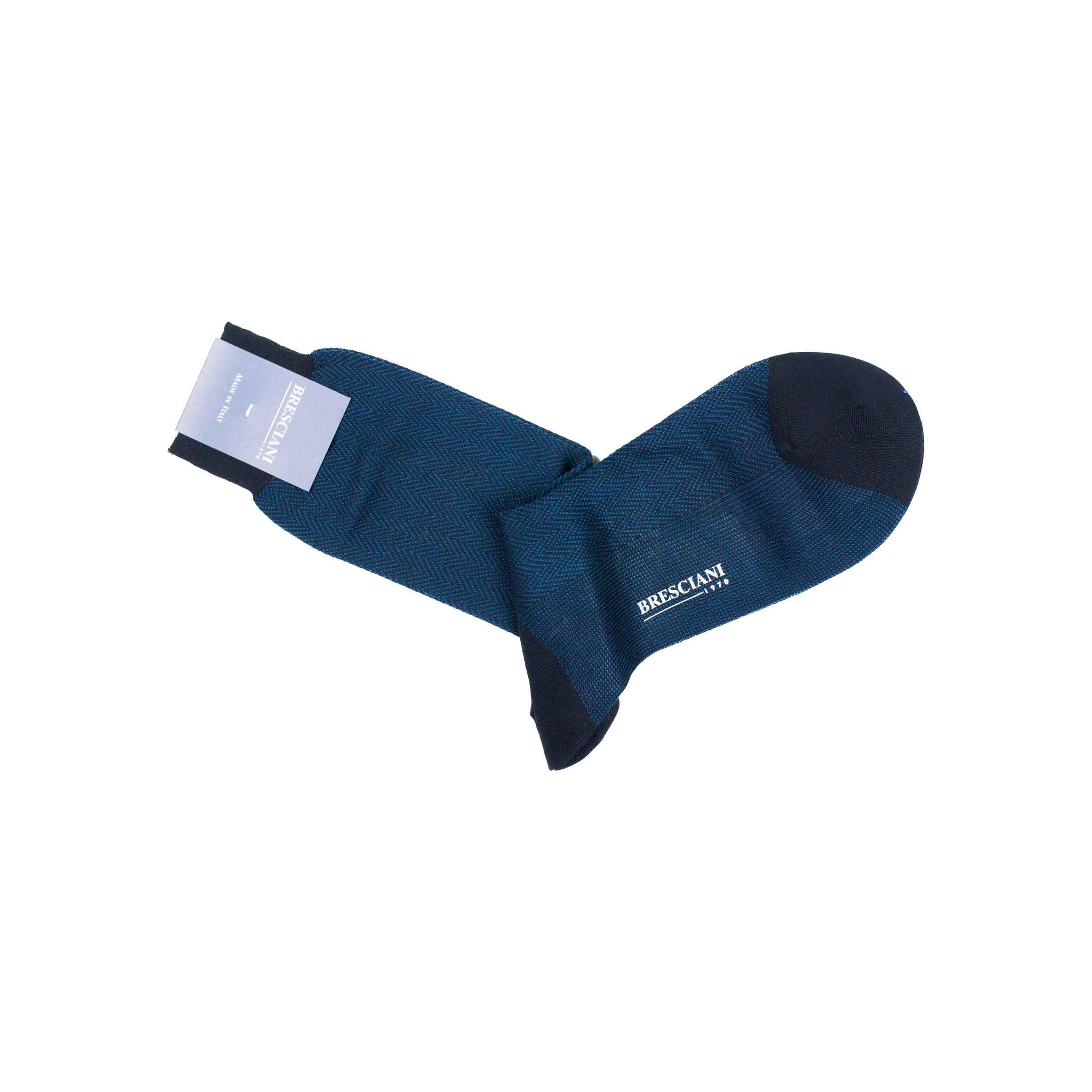 Bresciani cotton socks in blue herringbone pattern