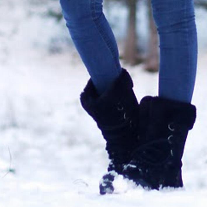 SNOW BOOTS