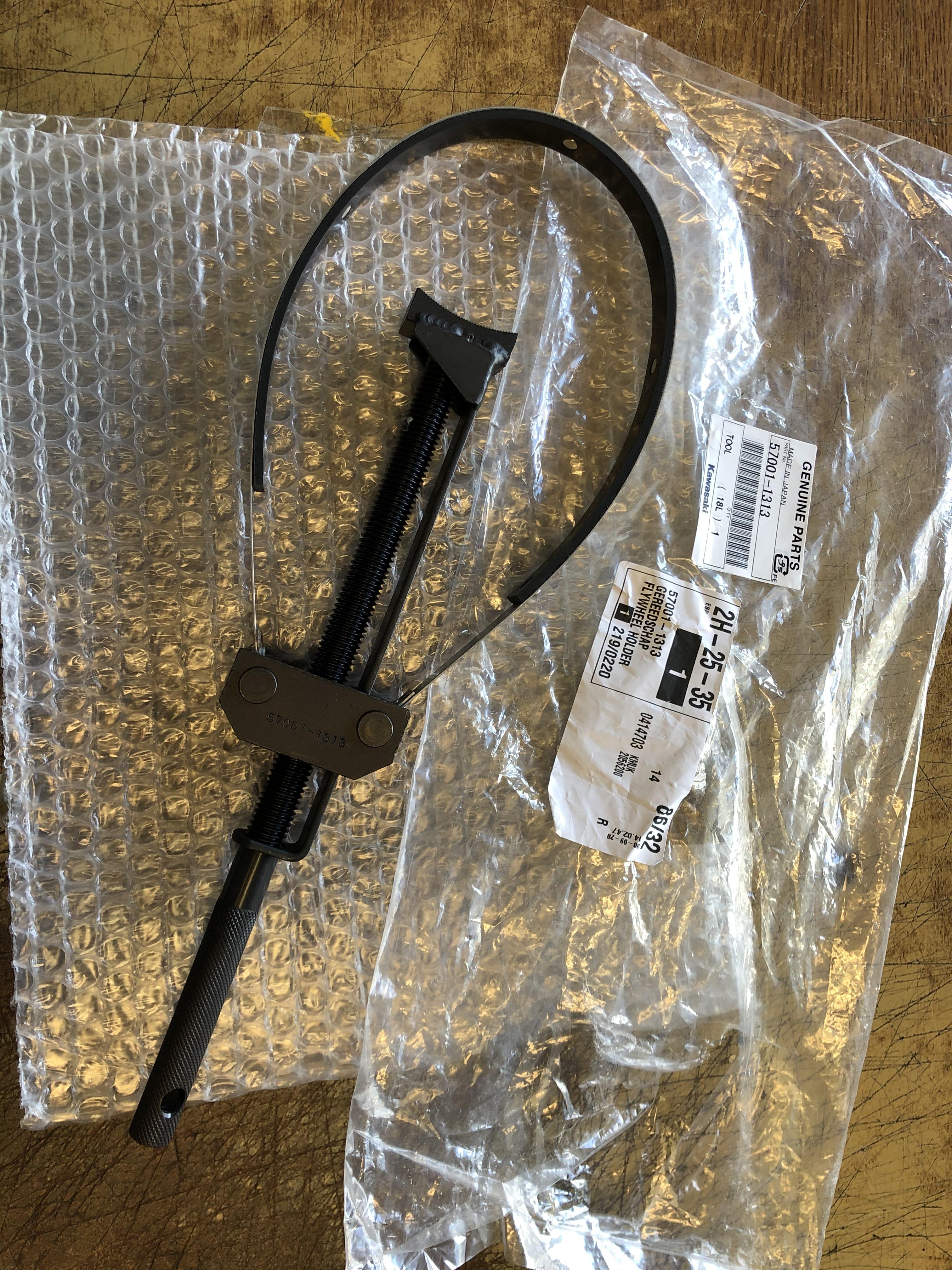 FLYWHEEL HOLDER (FITS VARIOUS AIR COOLED 4 CYLINDER BIKES)