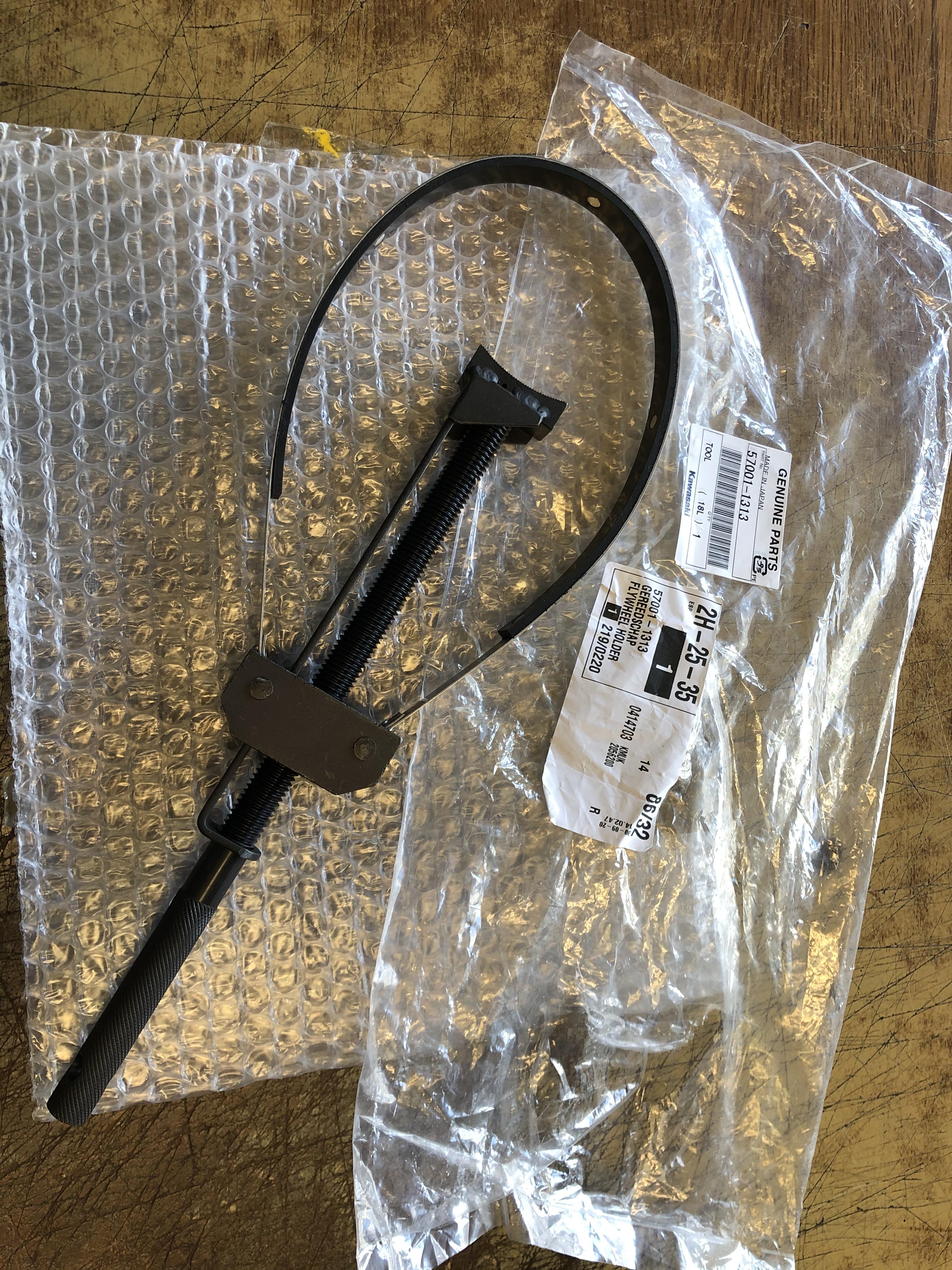 FLYWHEEL HOLDER (FITS VARIOUS AIR COOLED 4 CYLINDER BIKES)