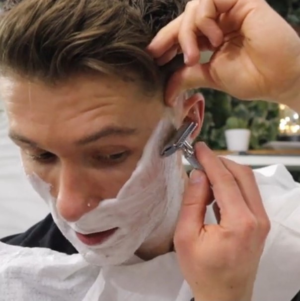 How to: Safety Razor Video Tutorial with Elliot Forbes