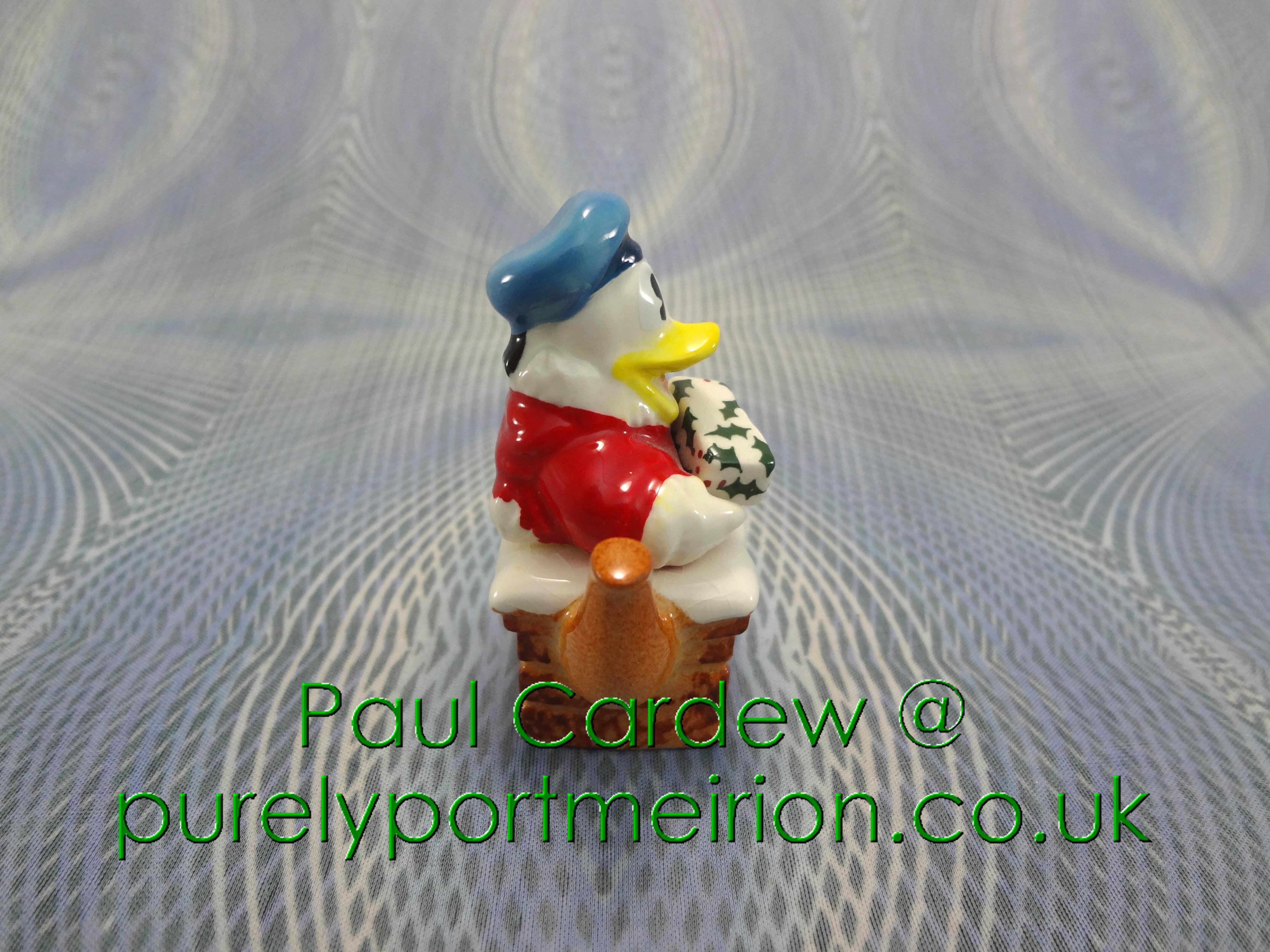 Paul Cardew Design Tiny Teapot, Mini Donald Duck Christmas, MN165