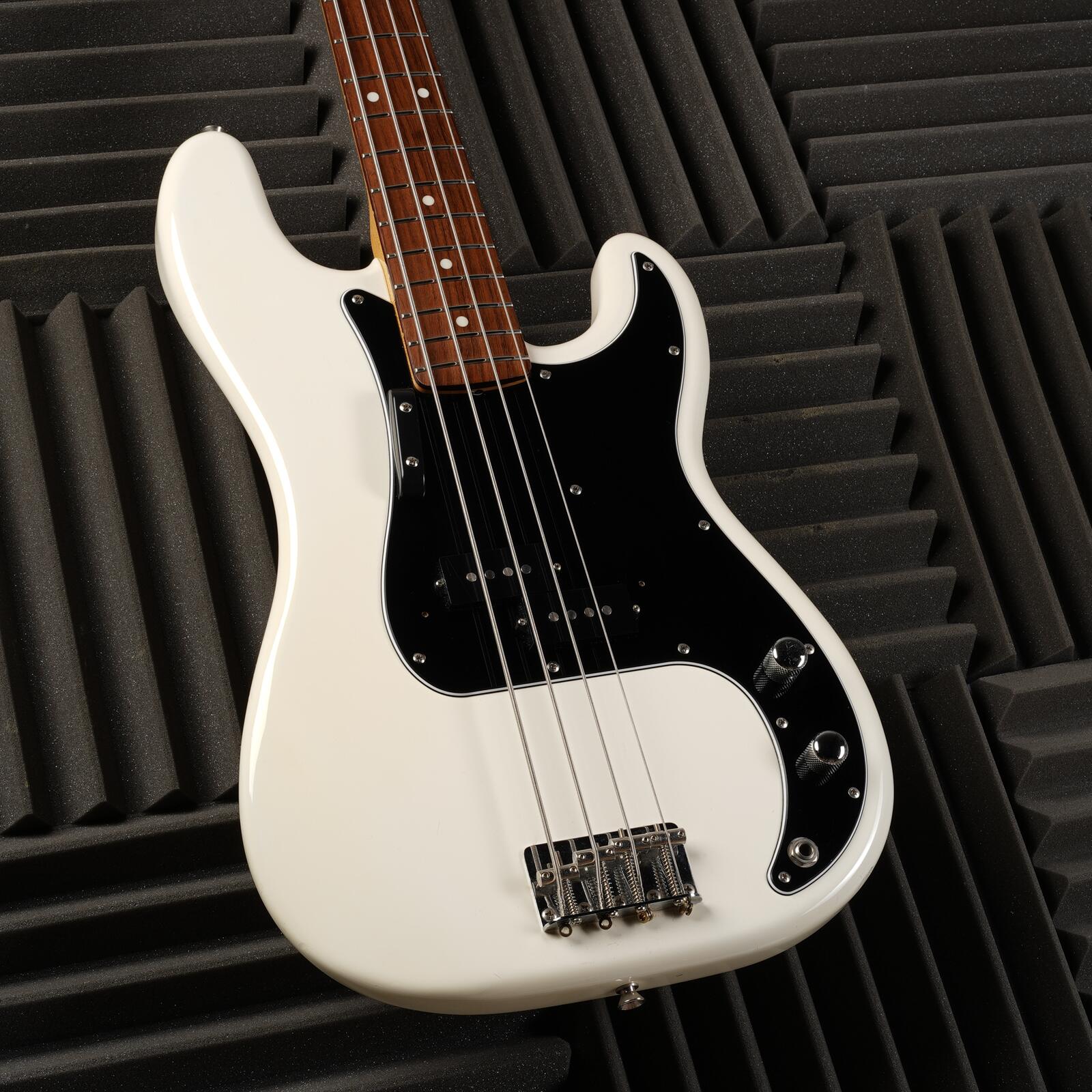 Fender PB-70 Precision Bass Reissue MIJ - White - 2010