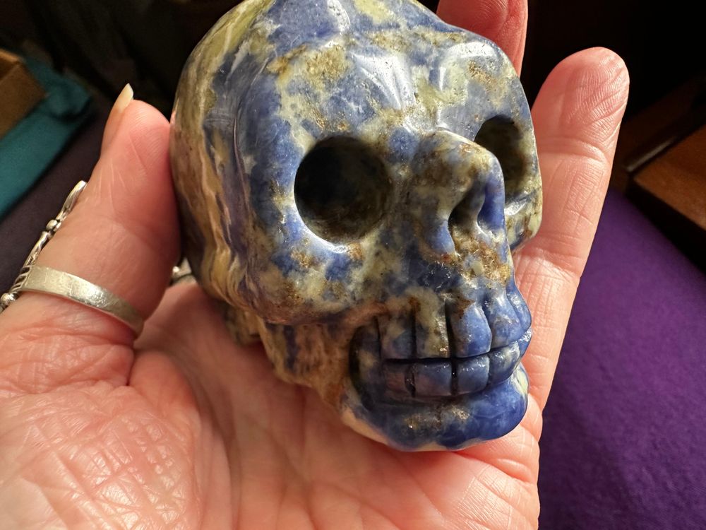 Sodalite skull