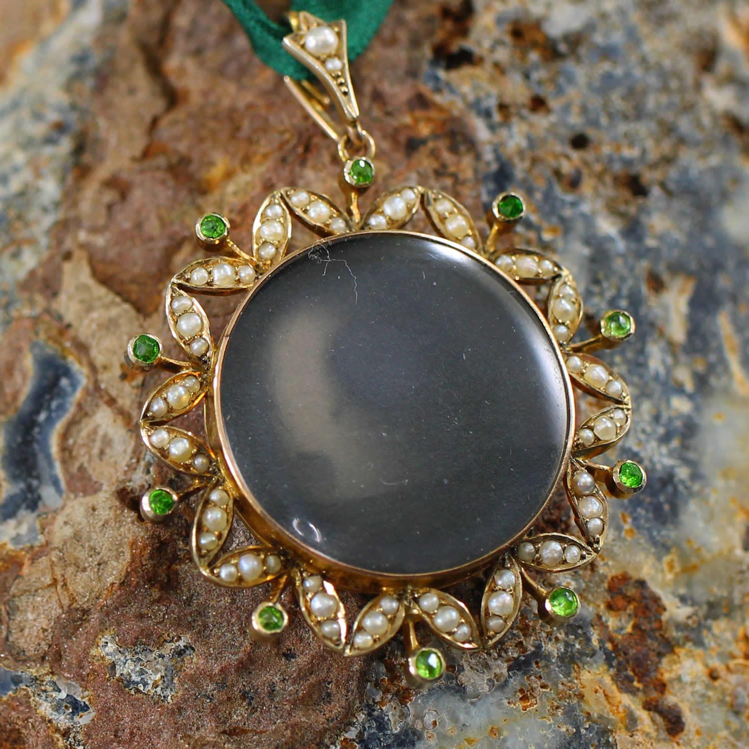 Edwardian 9 online ct gold pendant