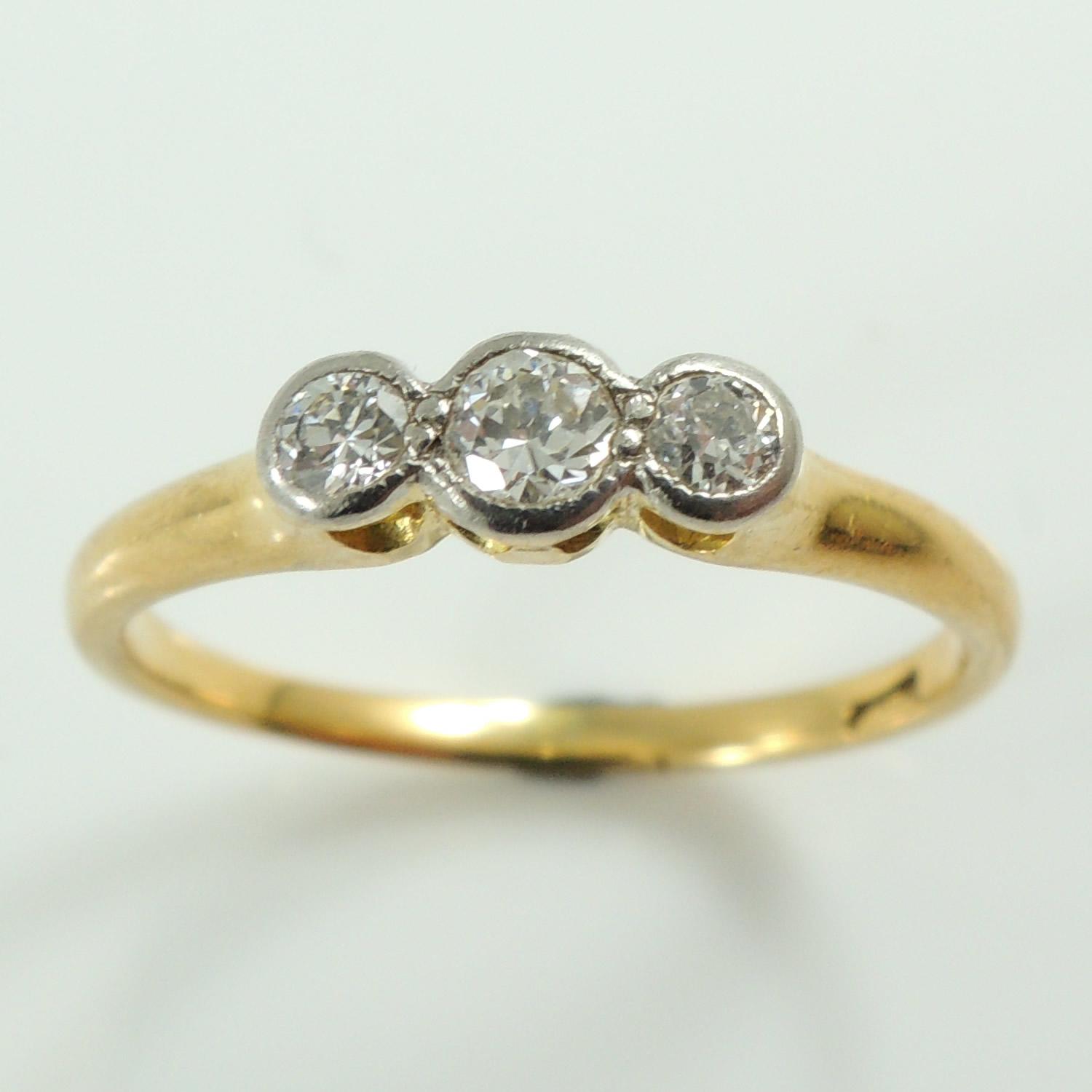 Vintage Secondhand Classic 18ct Gold Three Stone Diamond Ring