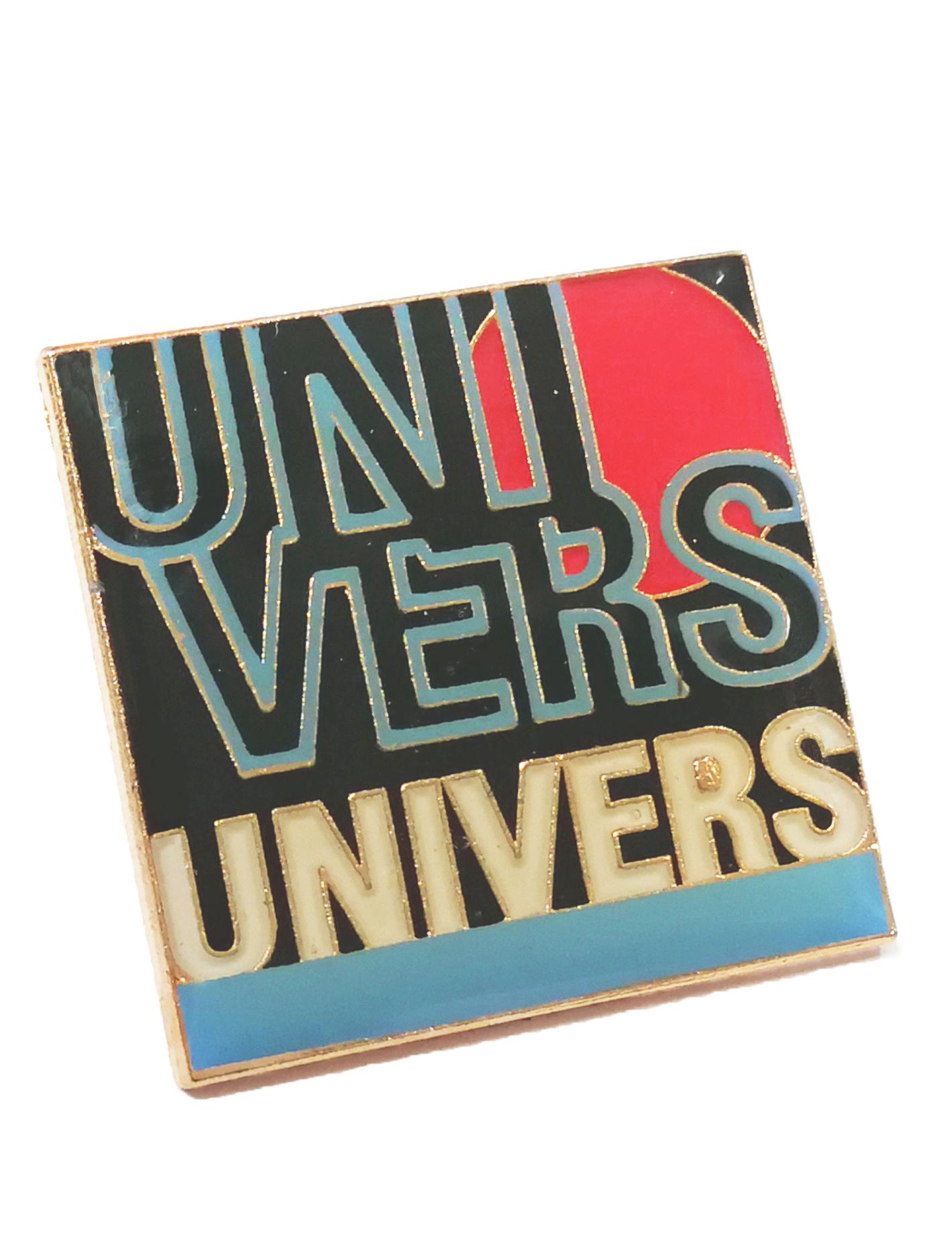 Univers pin