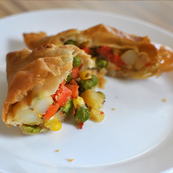Spicy Mix Vegetable Samosas, Vegetarian | Arzu Samosa Savouries