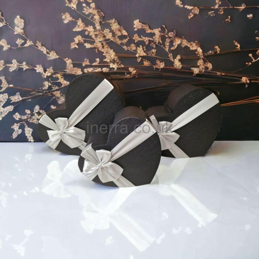 florist hat boxes 3 round bouquet flowers heart
