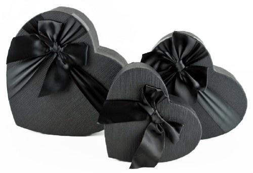 black heart hat boxes flowers