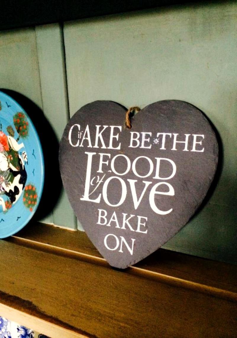 Heart shaped slate with the inscription "If cake be the food of Love, Bake On"