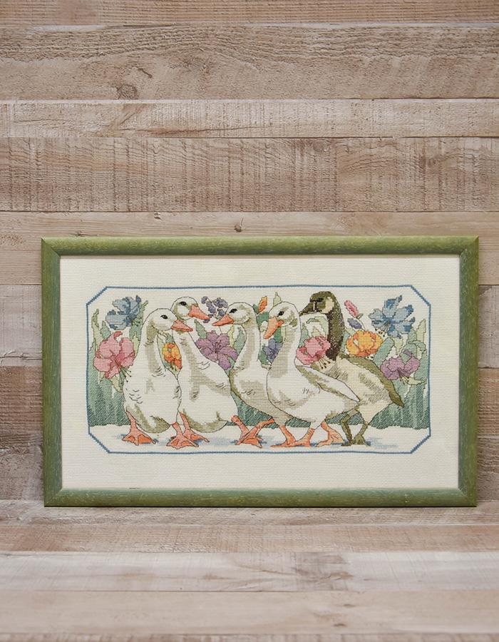 FRAMED CROSS STITCH PICTURE OF 5 GEESE