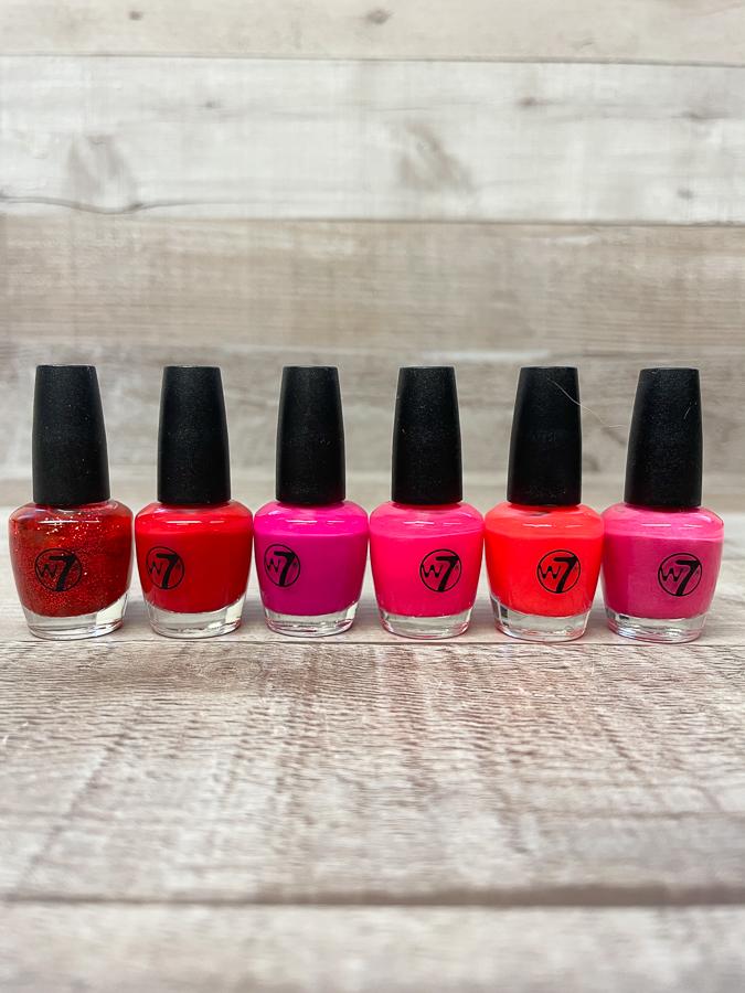 W7 SET OF SIX SMALL BOTTLES OF NAIL VARNISH IN PINKS AND REDS  09-04-2021 at 19.20.36 2.JPG
