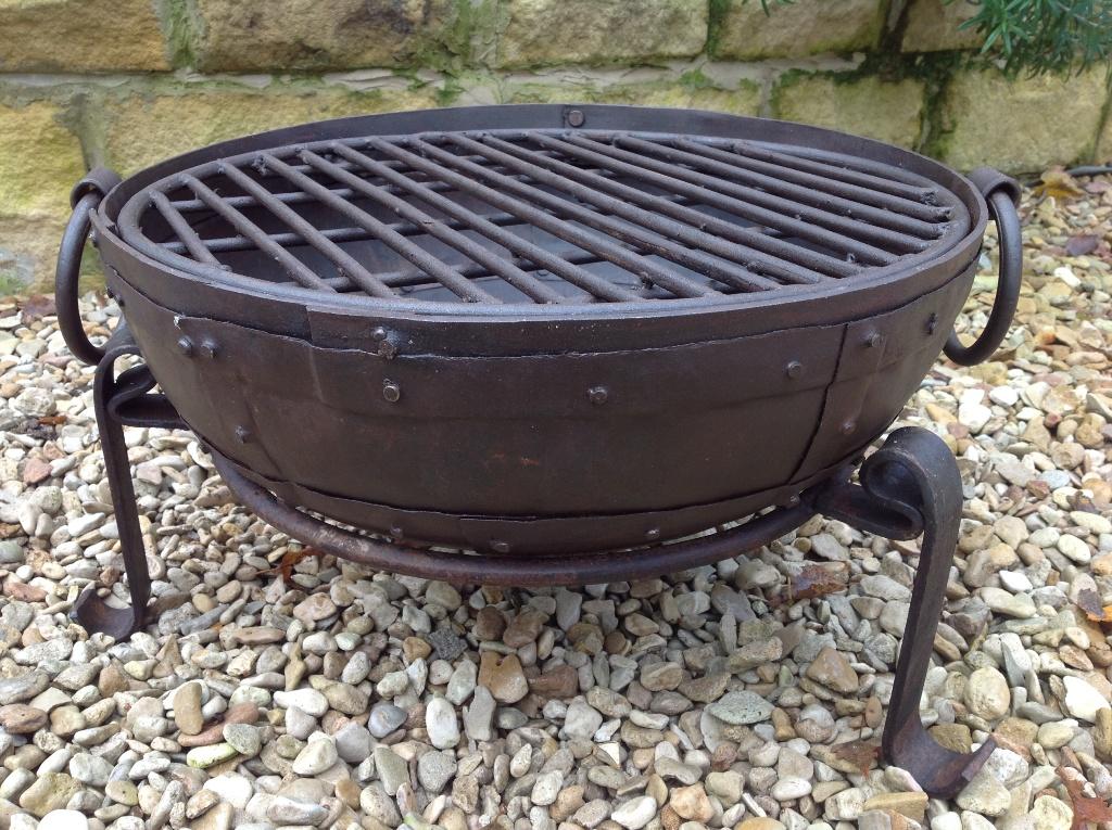40cm Fire Bowl on Stand with Grill