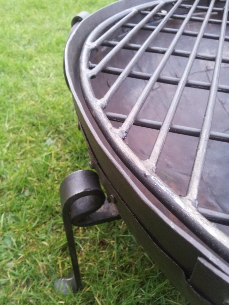 90cm Fire Bowl with Stand and Grill Close up
