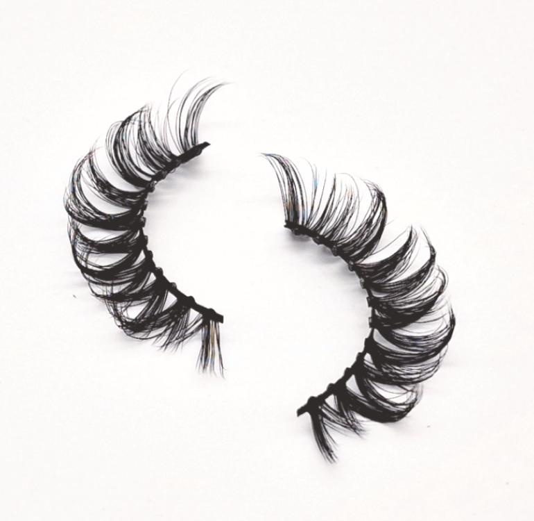 Brand New 12 Micro-Magnetic Lashes, made with collagen plant fibres