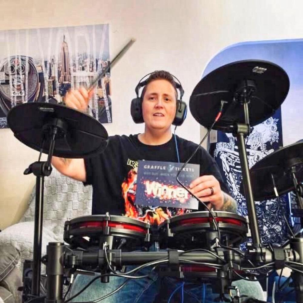 ALESIS NITRO MAX WINNER - Rachael E Waters