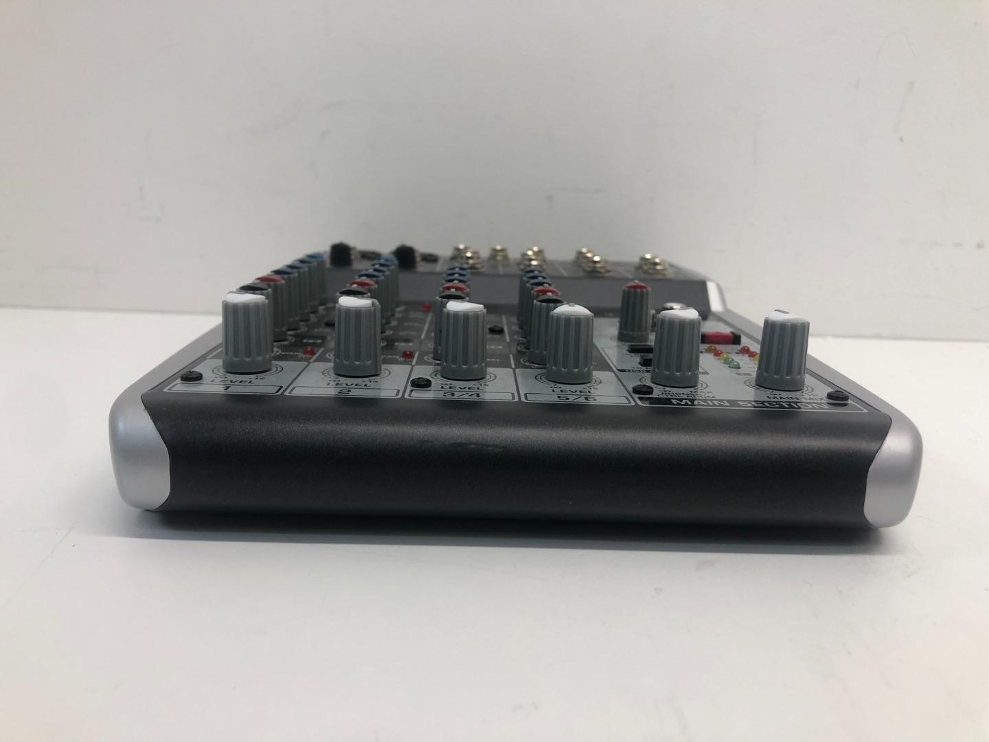 Behringer Xenyx Q802USB Mixer