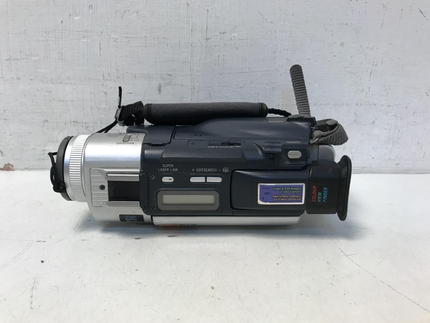 Sony HandyCam DCR-TRV17E Mini DV Camcorder