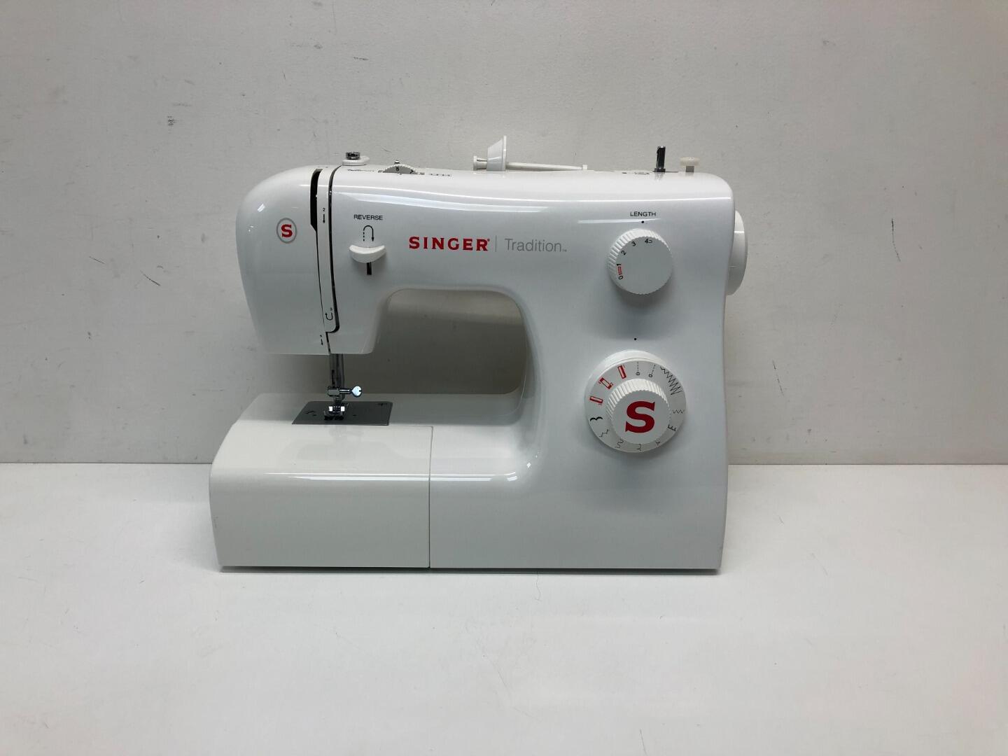 Singer Tradition 2250 Sewing Machine