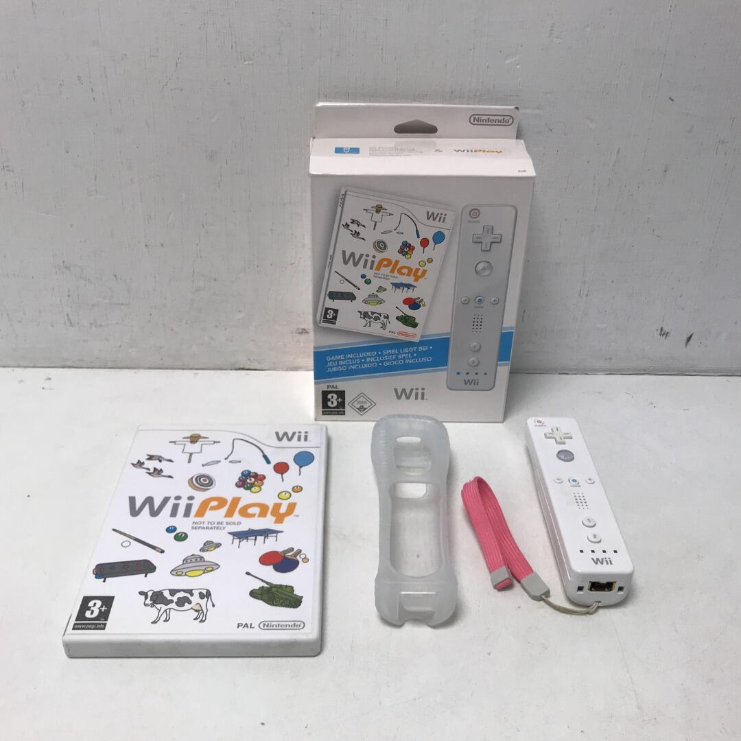 Nintendo Wii Controller and Wii Play Nintendo Wii Game Box Set