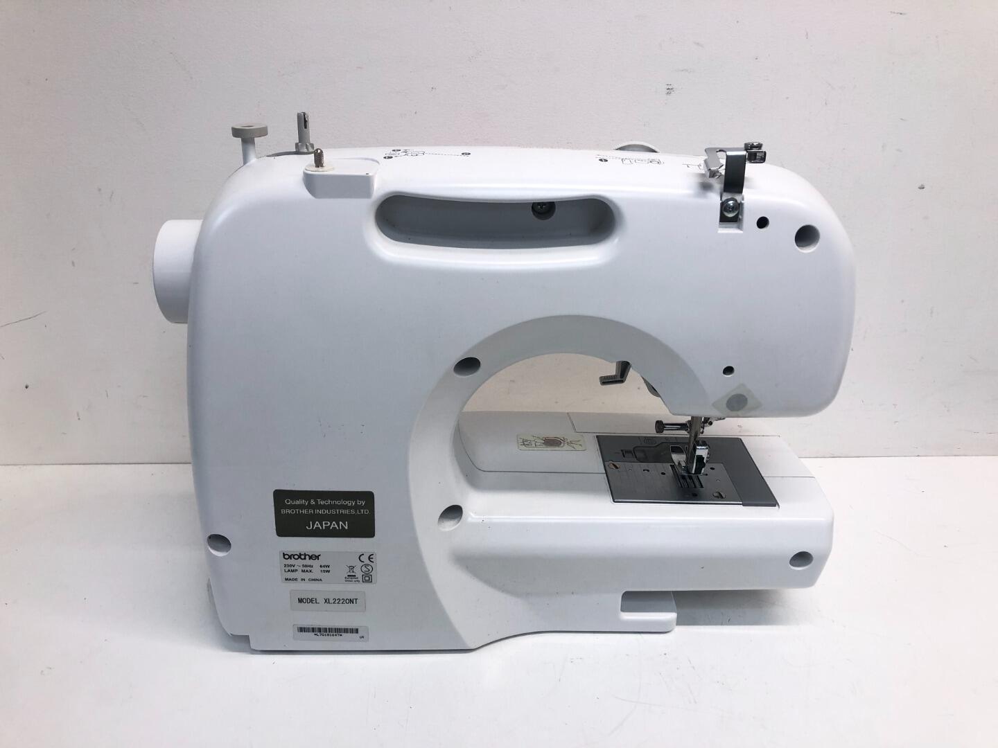 Cat'stronomy: Review: Brother Sewing Machine XL 2220