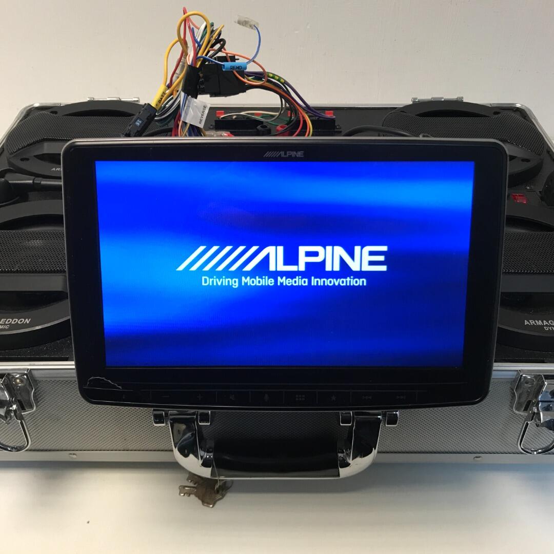 Alpine iLXF903D 9'' Digital Media Station Car Stereo (read description)
