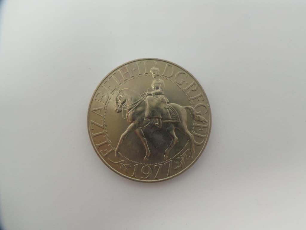 1977 Queen Elizabeth II Silver Jubilee Commemorative Crown Coin