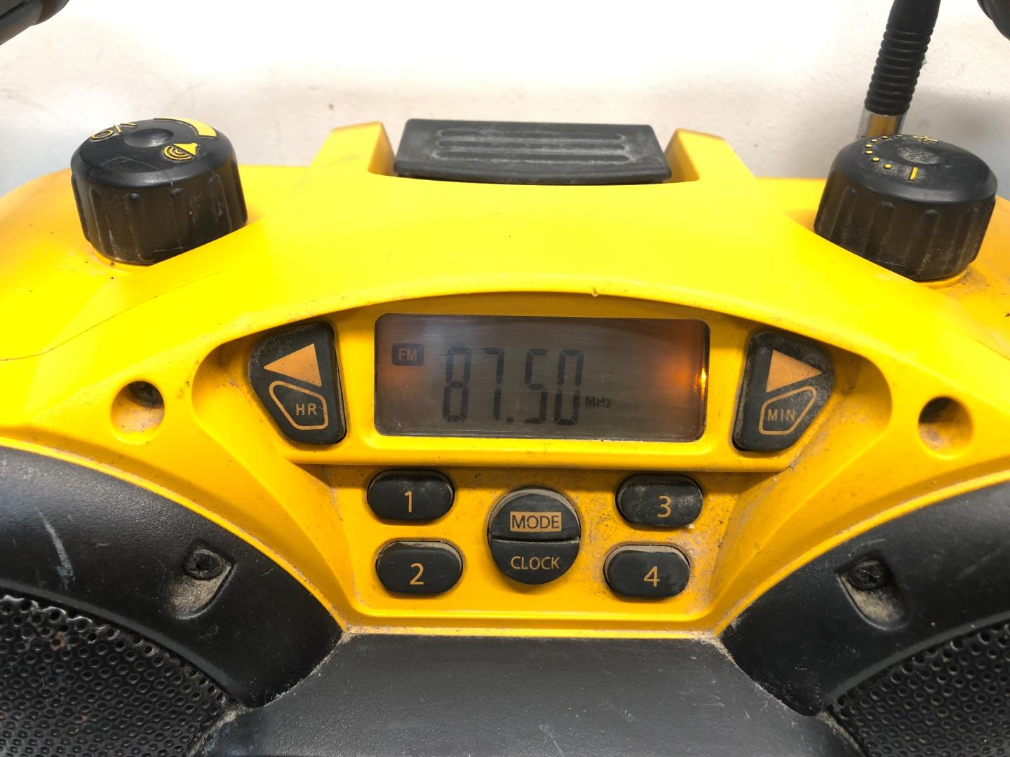 DeWalt DC011LX 115V Site Radio