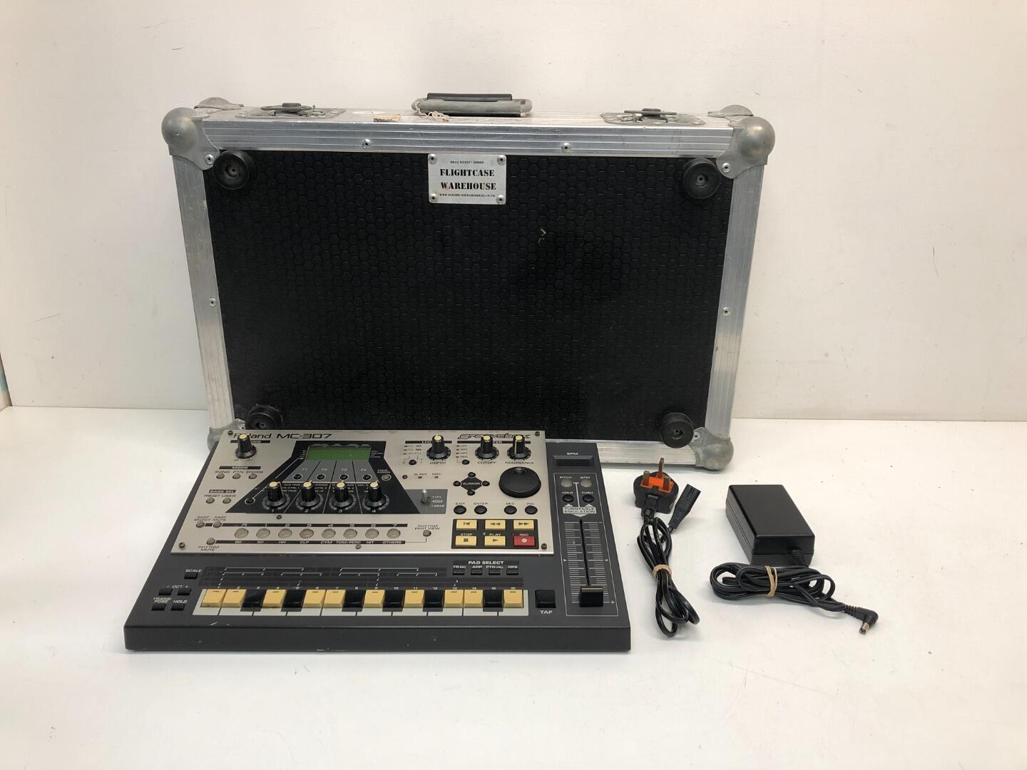 Roland MC-307 groovebox Roland mc-307 Roland MC-307 Groovebox