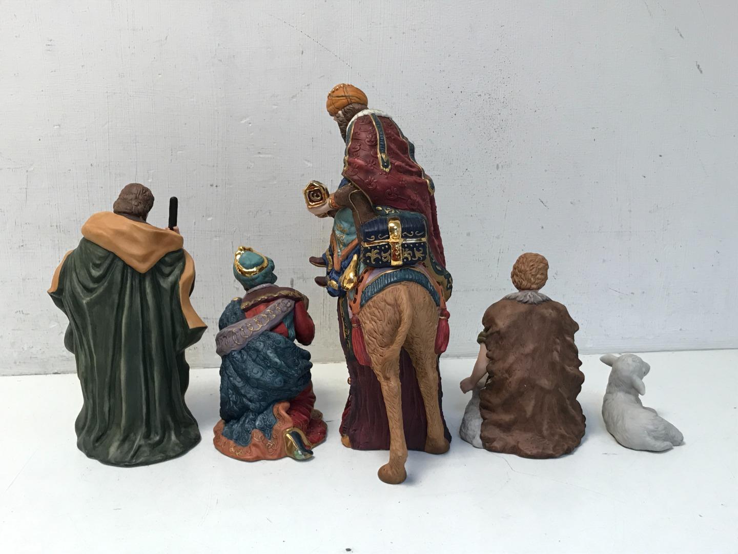 Kirkland Signature Porcelain Nativity Set (read Description)