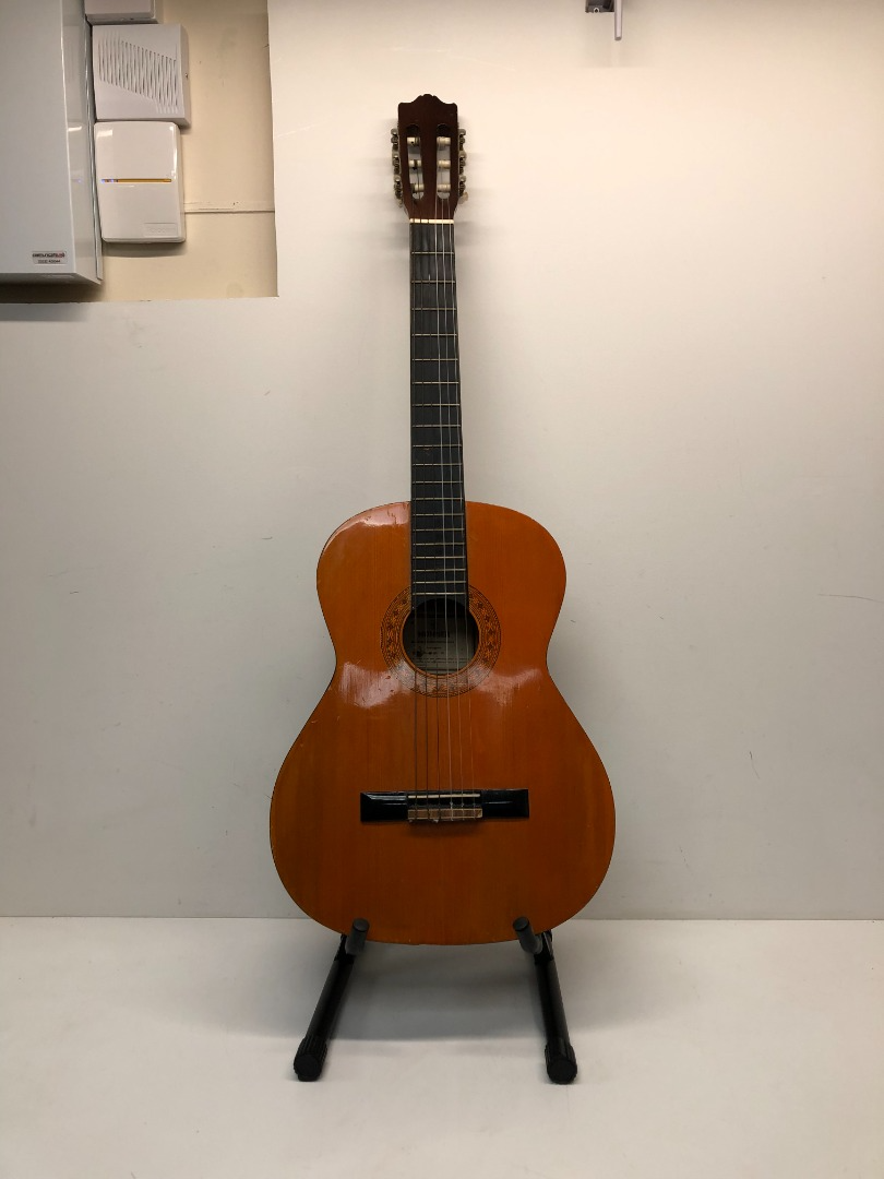 Hohner MC 05 Full Size Acoustic Guitar see pictures