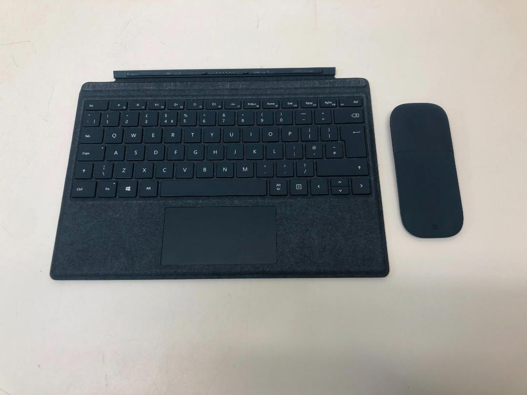 Microsoft Surface Pro 5th Gen 12.3'' 8GB RAM 256GB Windows 10 Pro
