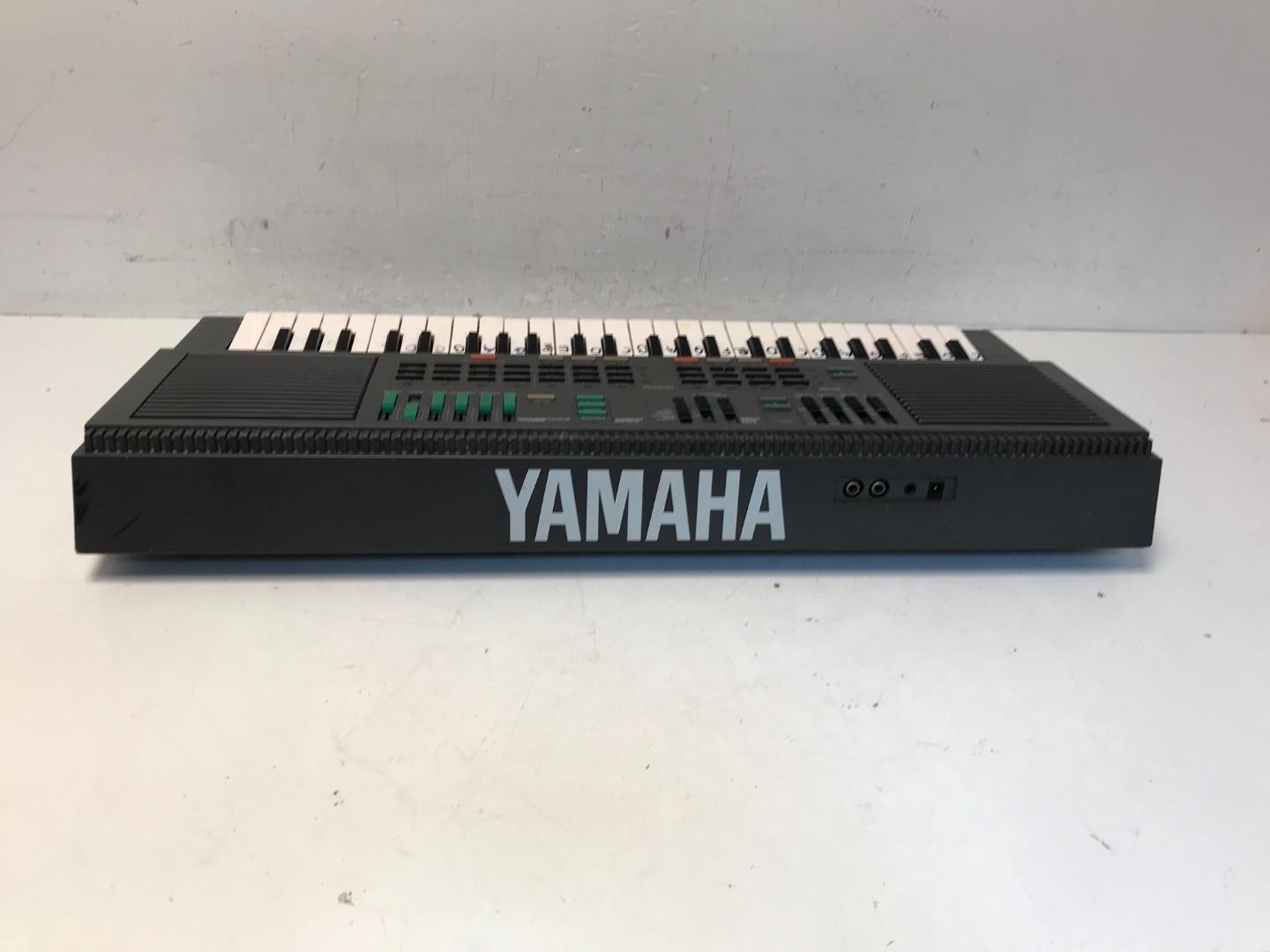 Vintage Yamaha PortaSound PSS460 Keyboard