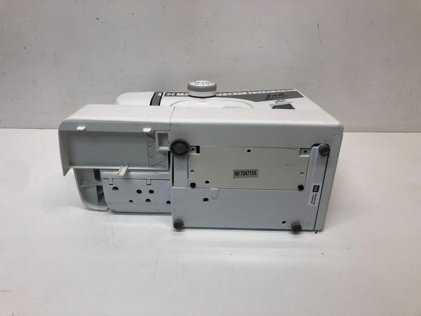 E & R Classic KPN400 Electric Sewing Machine