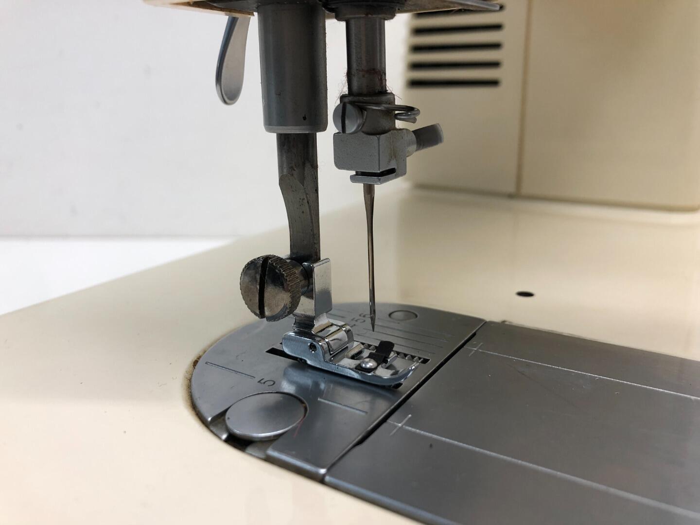 Singer 7106 Vintage Singer 7108 Electric Sewing Machine