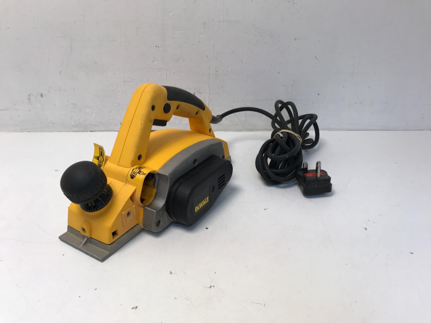 DeWalt DW678K 240V Planer