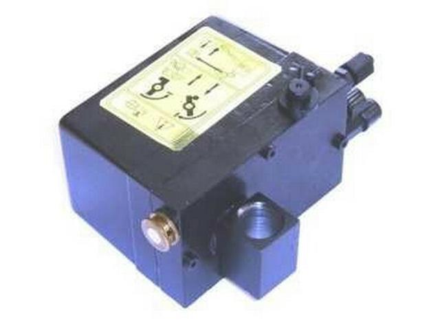 This is an image of Scania Cab Tilt Pump 1314654 575158 109554 HGV Truck Part
