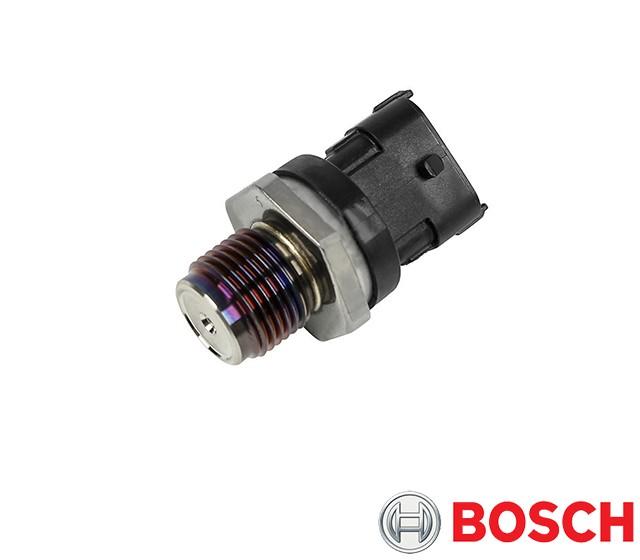 This is an image of Volvo, Renault, MAN FuePressure Switch 20792328 5001867660 51274210230 51274210236 7420792328 7423542679 930008OEM HGV Truck Part