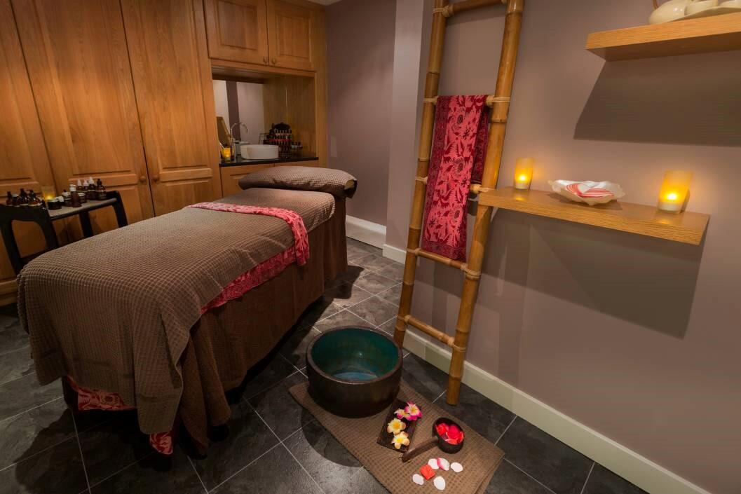 25 Minute Weekday Spa Treatment with Afternoon Tea for Two at The Oxfordshire Golf Hotel & Spa