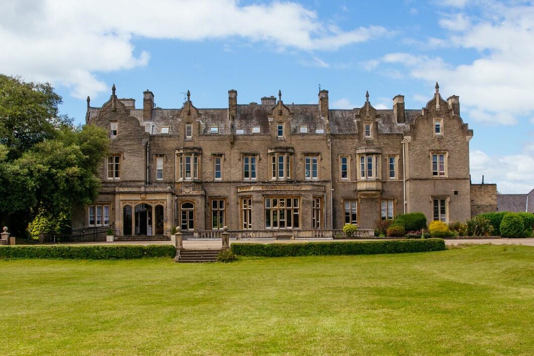Overnight Stay with Breakfast, Dinner and Afternoon Tea at Shendish Manor