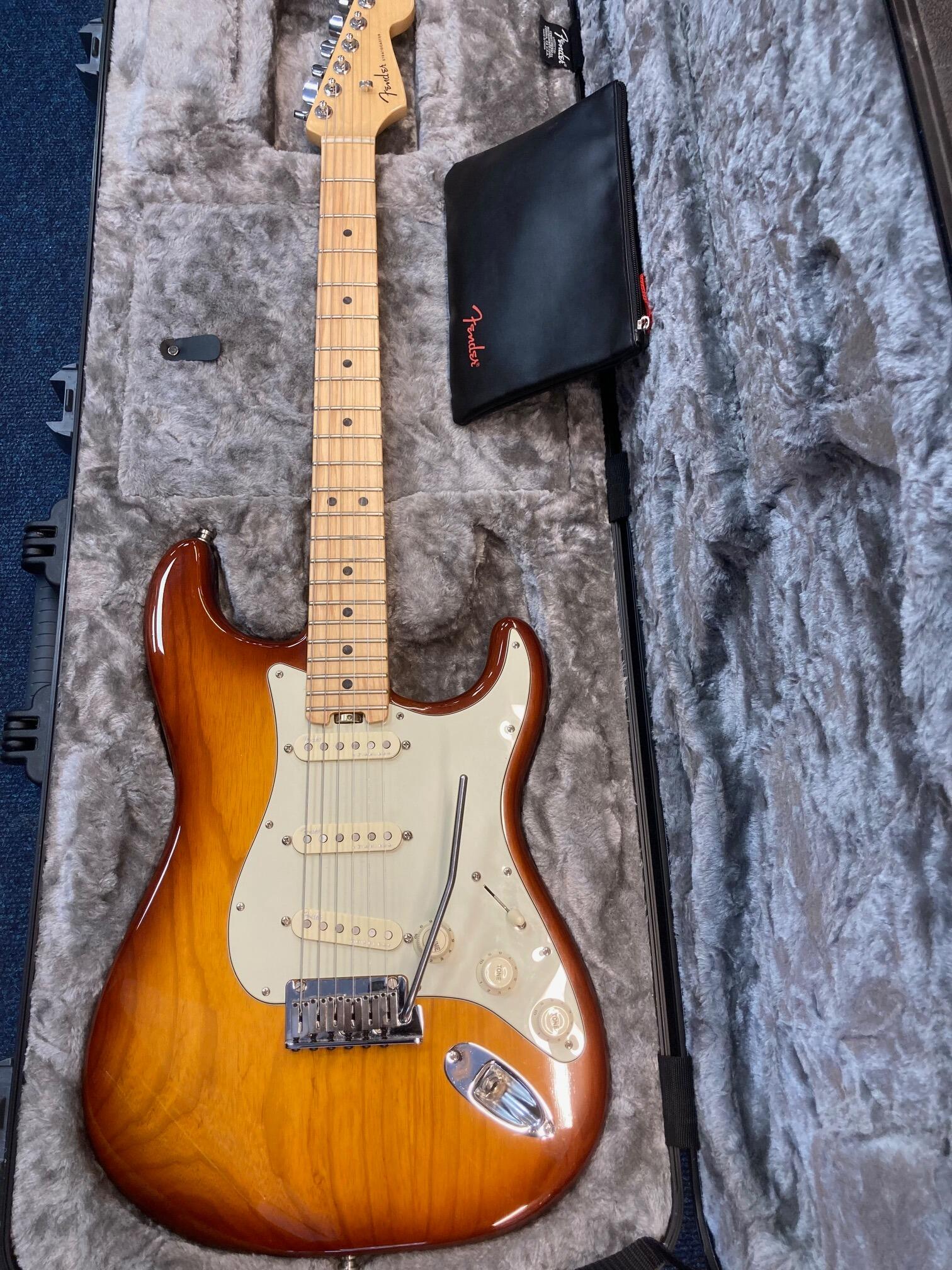 Fender - American Elite Stratocaster - Tobacco Sunburst MN