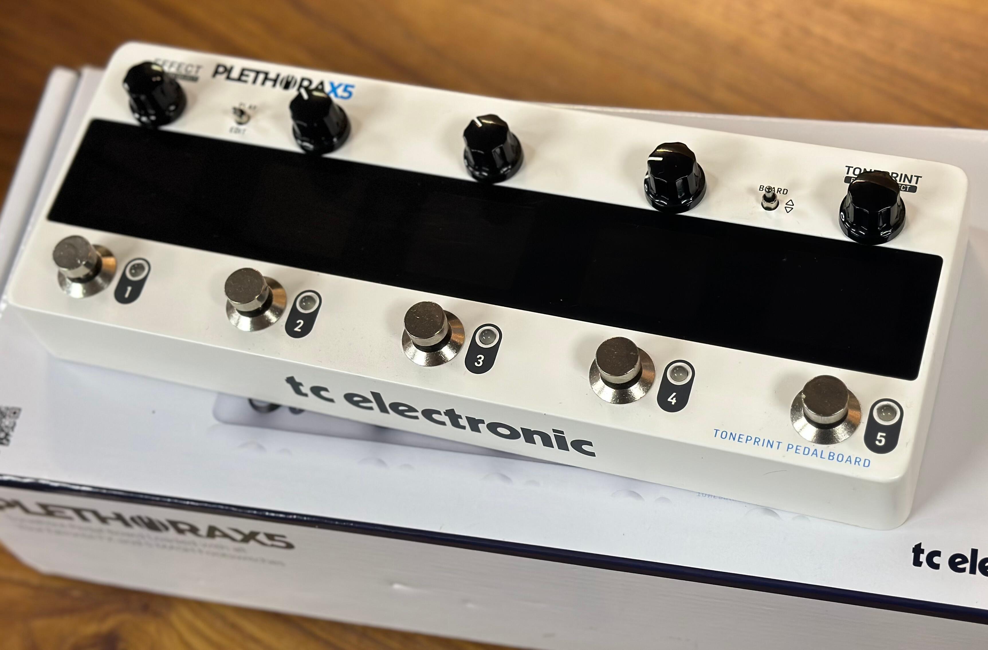 『美品』tc electronic PLETHORA X5 Amazon.com: TC Electronic PLETHORA X5 TonePrint Pedal Board