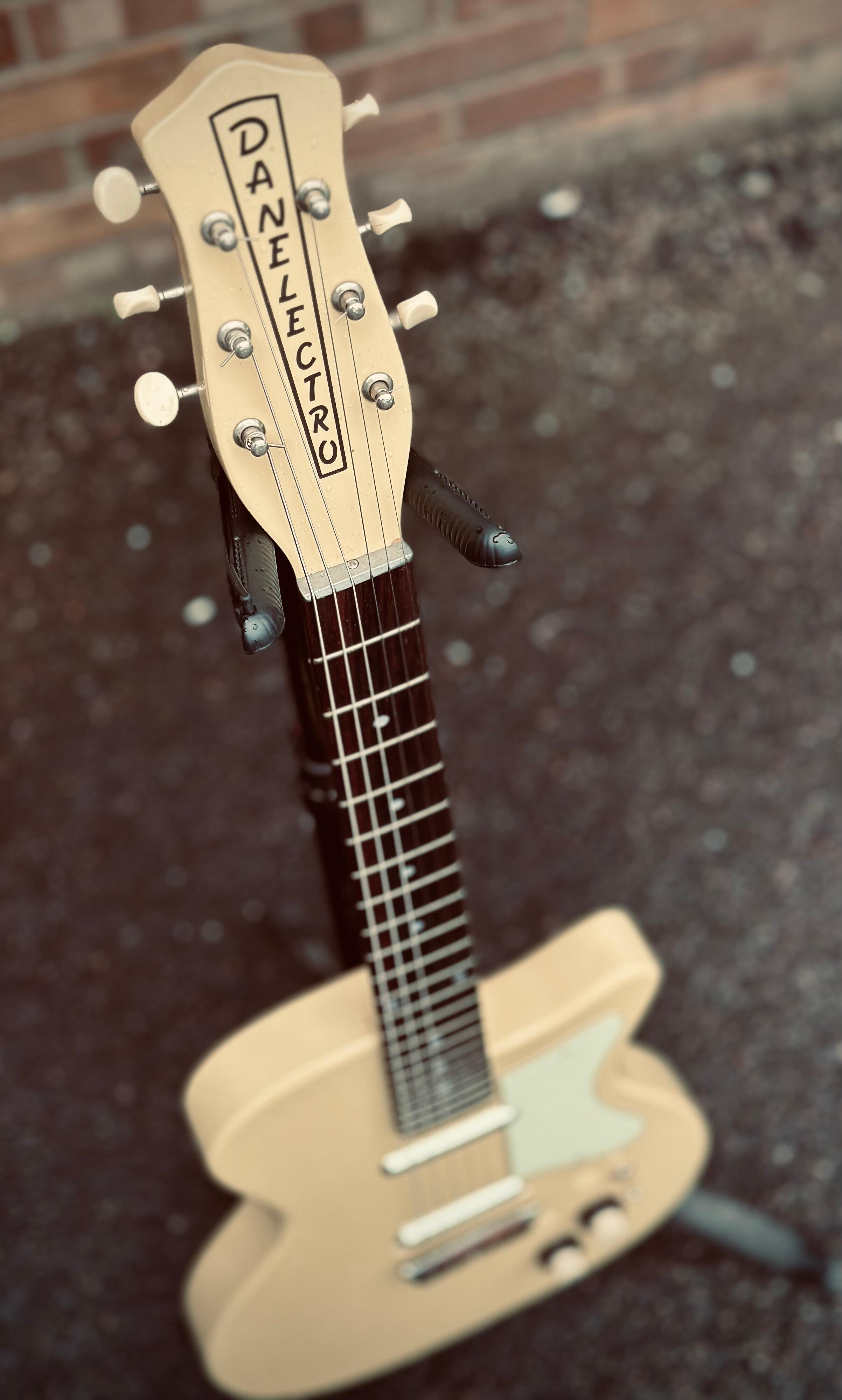 Danelectro - U2 Electric Guitar - Cream - Pre Owned