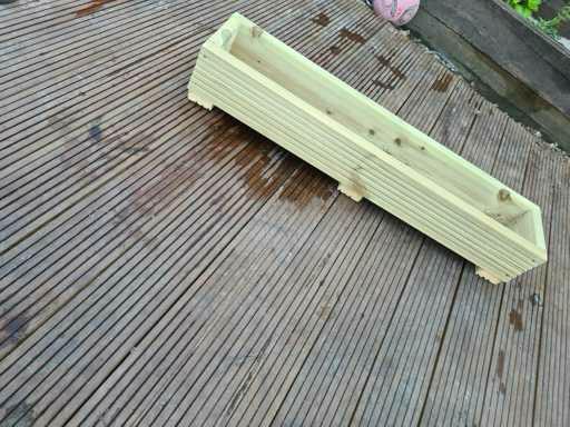 deck planter o a wooden brown base