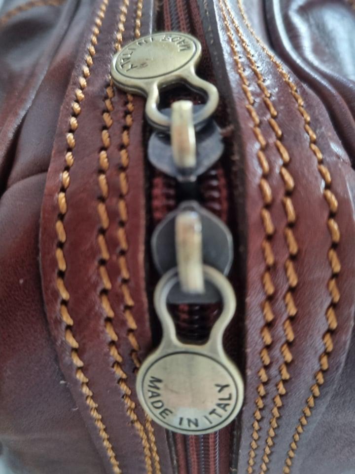 leather bag zip detail