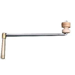 CLEF A CARRE CONIQUE POUR COMTOISE 4-4,50mm. LAITON POLI