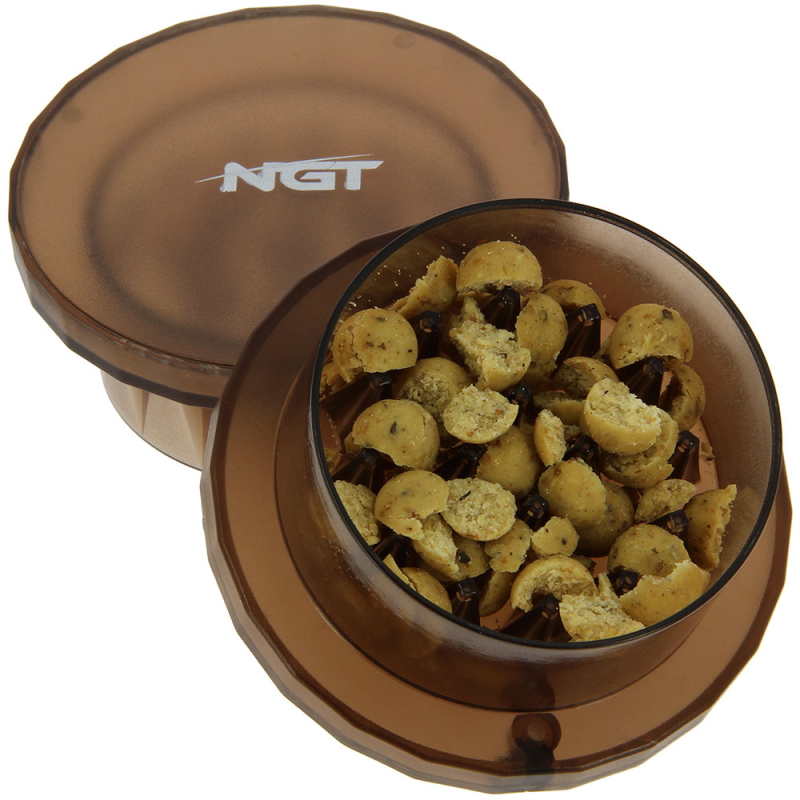 thumbnail interactive-video image 1 of NGT Carp Fishing Carryall Insulated Bag 909 + Boilie Bait Grinder Crusher Kit 1 of 3