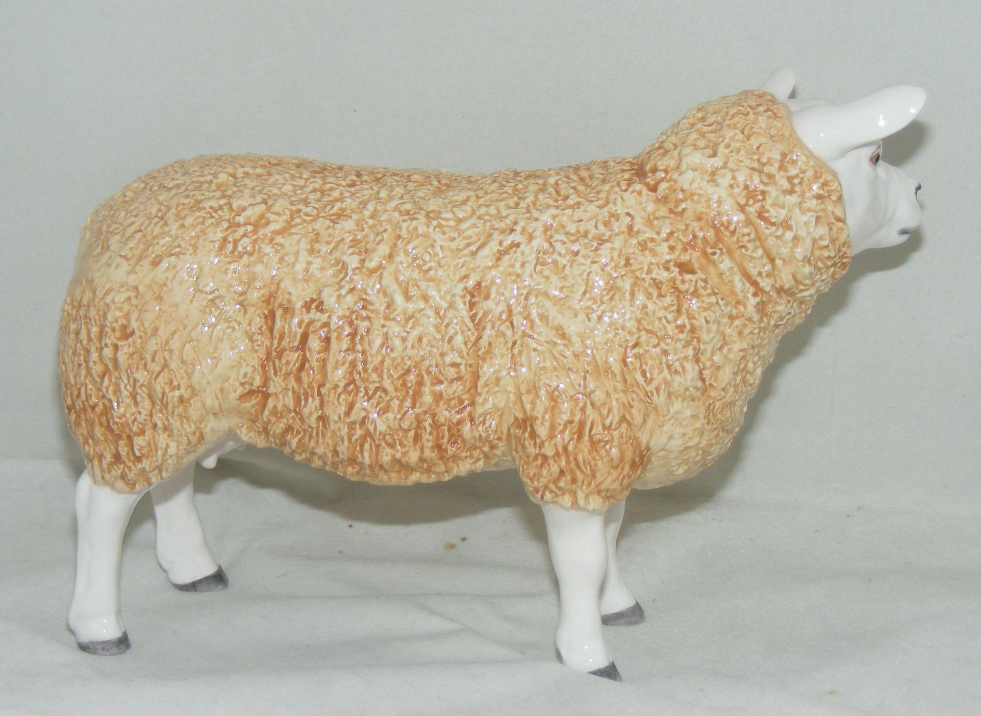 John Beswick Black Faced Ewe Sheep Figurine JBF79 New In Gift Box 