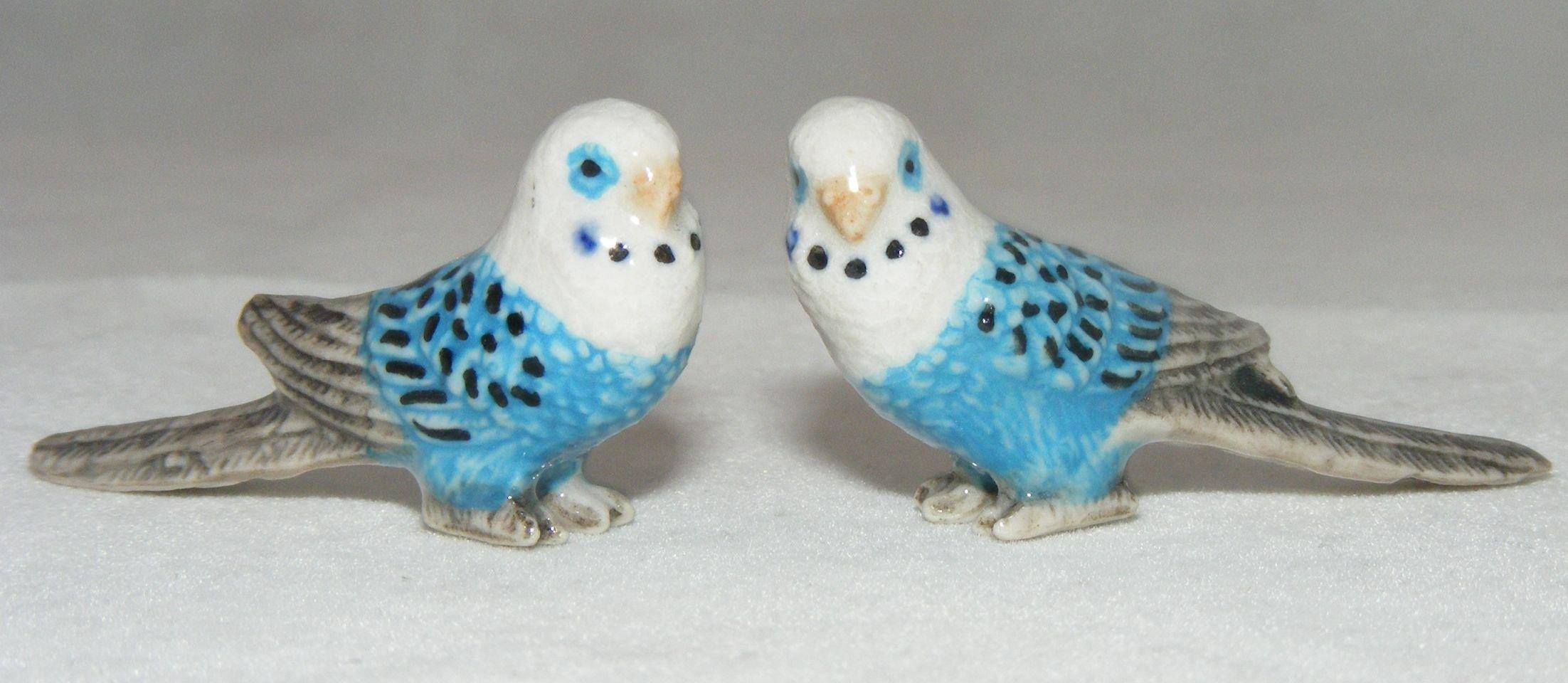 Klima Miniature Porelain Bird Figures Pair of Parakeets Black & Green X859 
